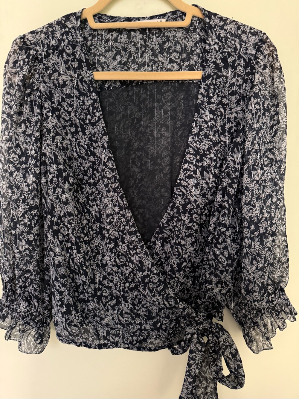 Abercrombie & Fitch Navy White Floral Open TIe Blouse M